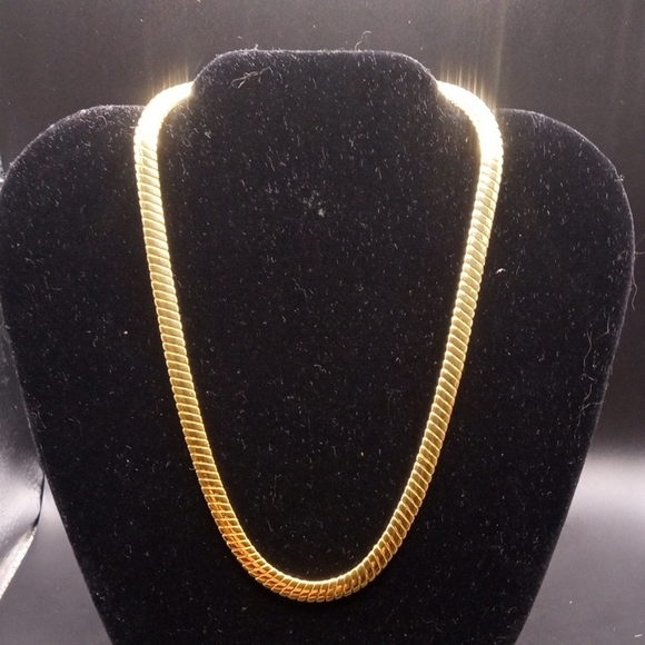 Jewelry - GOLD TONE LARGE CHAIN